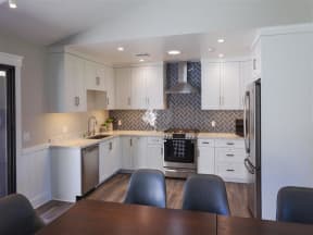 Fully Furnished Kitchen With Stainless Steel Appliances at Knollwood Meadows Apartments, Santa Maria, California