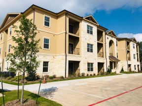 three story building at apartment building in round rock texas