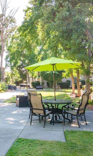 Outdoor Dining Area at Cogir of Vacaville, Vacaville, CA