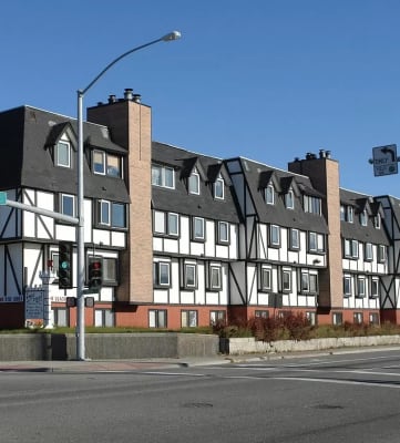 Exterior view of Kings Court Apartments
