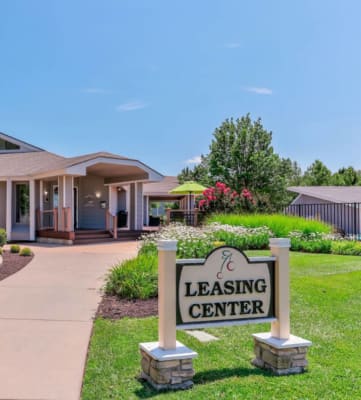 Club At Cherry Hills Apartments Wichita Ks