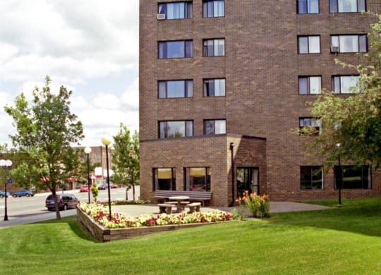 Larson Commons_Property Exterior