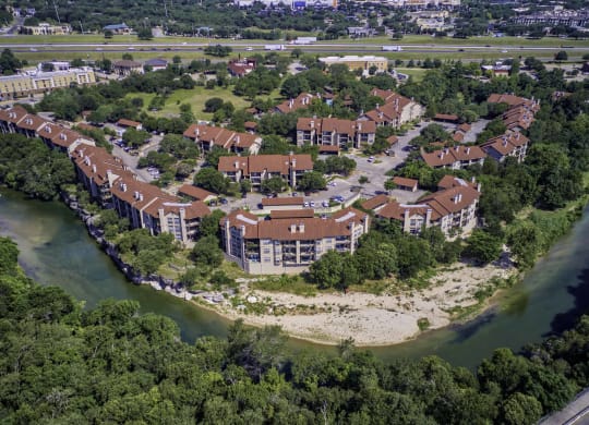 Waters Edge Apartments in Georgetown TX