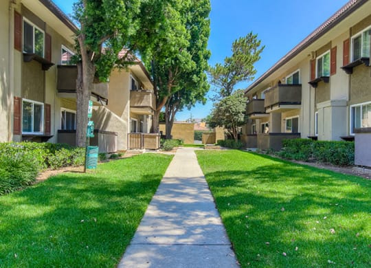 Beautifully Landscaped Grounds With Walking Trails at Sage Creek Apartment Homes, 1930 Yosemite Ave, CA