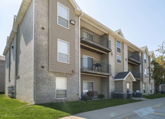 Exterior view of balconies and buildings at Eagle Run Apartments in northwest Omaha 68164