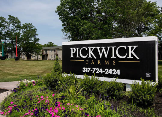 Community Signage at Pickwick Farms Apartments in 46260