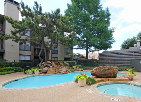 Pool and Jacuzzi at The Glen at Highpoint, Dallas, Texas