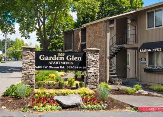 Garden Glen Leasing Office and Monument Sign