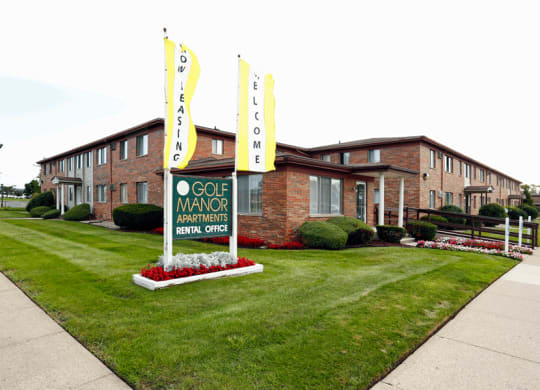 at Golf Manor Apartments, Roseville, MI,48066