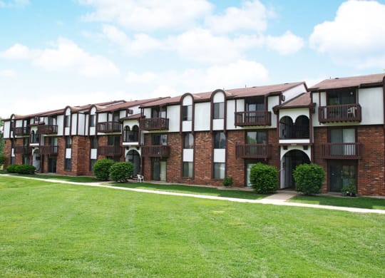 Renovated Apartment Homes Available at Brookside Apartments, Springfield, 49037