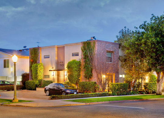West-LA-Century-City-apartments-NMS-Overland-Exterior-Corner-Street-View