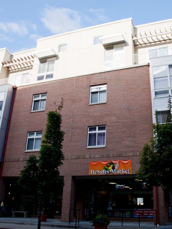 Residences at DeSales Plaza Apartments in Cincinnati, OH