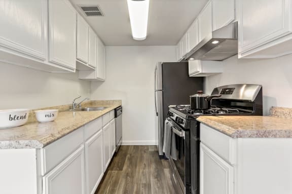 Fully Equipped Kitchen With Modern Appliances at The Fields of Alexandria, Alexandria, VA, 22304