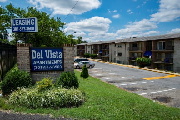 Del Vista Apartments Signage 02