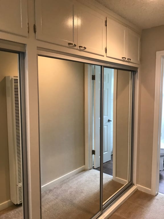 Photos and Video of Woodruff Apartments in Los Angeles, CA