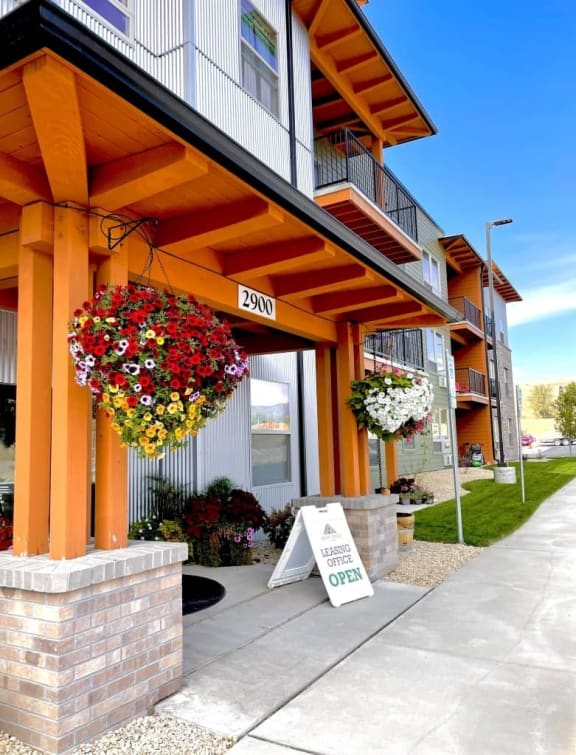 Photos and Video of Grant Creek Village Apartments in Missoula, MT