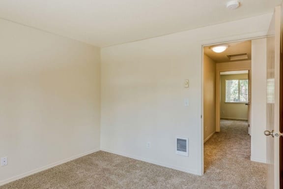 Photos and Video of Willamette Falls Court Apartments in Oregon City OR