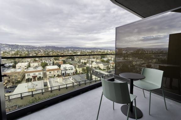 WLJ Beverly Hills Apartments 812e-view