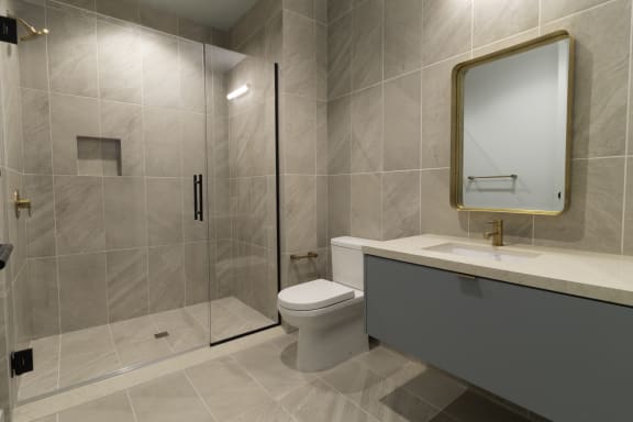 WLJ 1004 Beverly Hills Apartments Bathroom