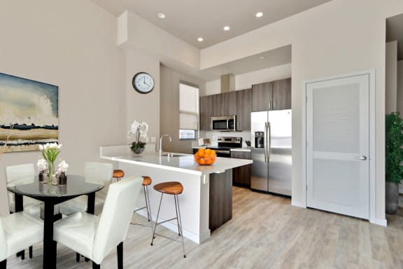 Luxury Apartments in South Park Los Angeles - E On Grand Kitchen