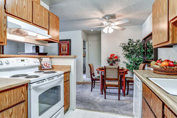 Fully Furnished Kitchen With Stainless Steel Appliances at The Seasons Apartments, San Ramon, CA