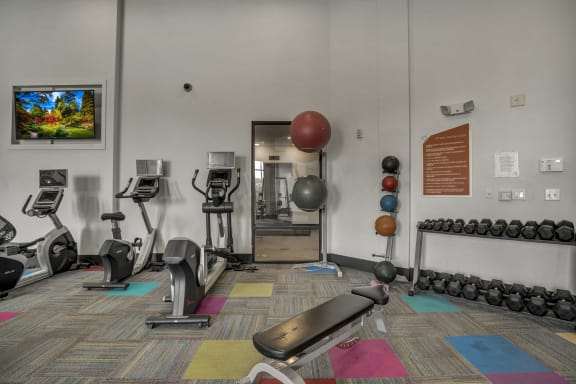 24-Hour Gym¦Axis Hamilton Luxury Apartments