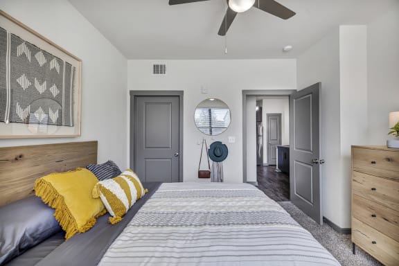 One-Bedroom Apt 15¦Axis Hamilton Luxury Apartments