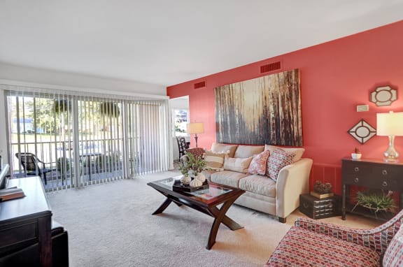 Union Deposit Apartment in Harrisburg, PA | Twin Lakes Apartments | Property Management, Inc.