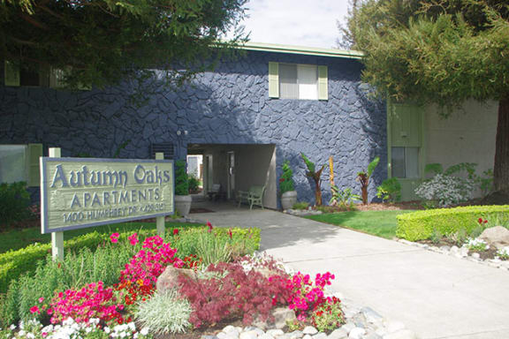 Entry sign l Autumn Oaks Apts in Suisun City, CA