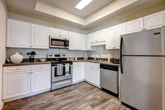 White Cabinetry And Appliances In Kitchen at Forest Ridge Apartments, Tennessee, 37931