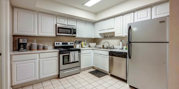 Smoky Crossing Apartments in Seymour Tennessee photo of kitchen with stainless steel appliances