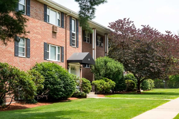 Towne Estates apartments in melrose mass apartment building, 1 and 2 bedrooms