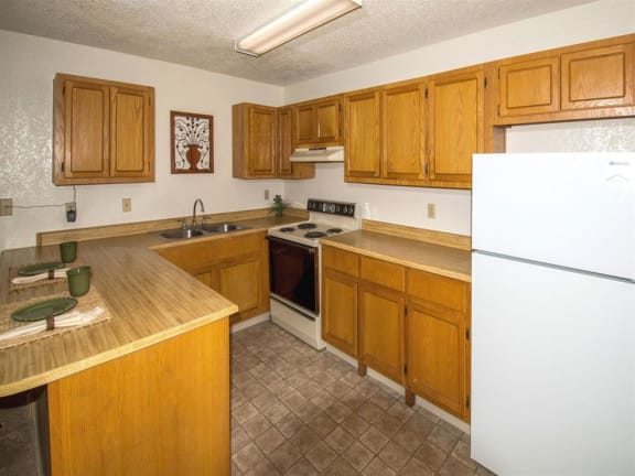 Fully Equipped Kitchen at Mountain View Villa Apartments, Cottonwood