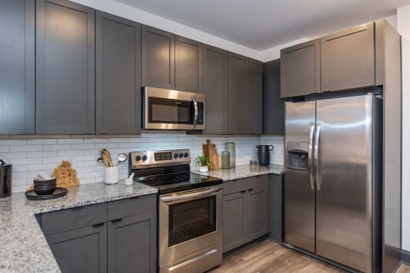 Fully Equipped Kitchen at The Jamestown Apartment Flats, Richmond, 23224