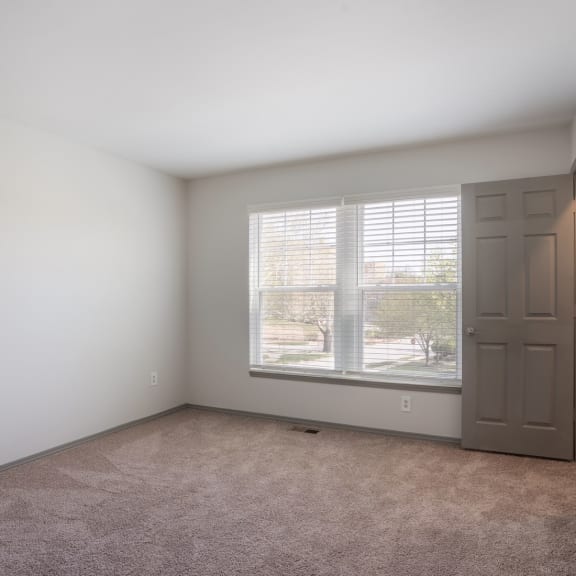 Photos and Video of Longfellow Heights Apartments in Kansas City, MO