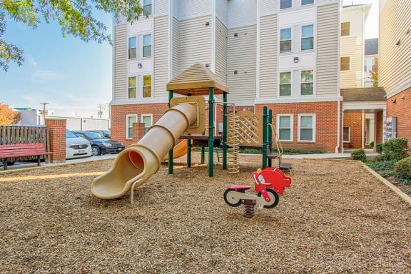 Photos and Video of Clarendon Court in Arlington VA