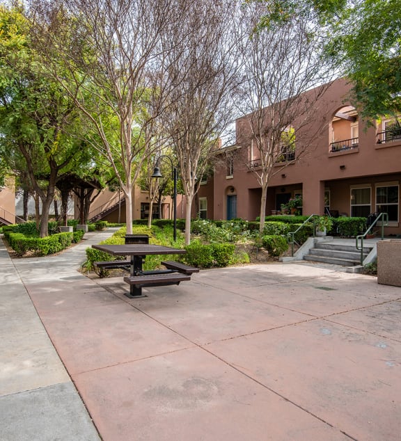 Courtyard-Pueblo del Sol Apartments Los Angeles, CA