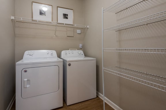 Apartments near Cameron Village Raleigh Oberlin Court