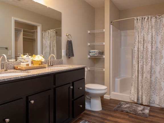 Cuyahoga Falls Apartment Rentals Redwood Living Redwood Cuyahoga Falls Bath Road Bathroom