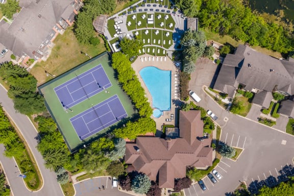 Resort style amenities at River Oaks West Apartments in Novi, MI