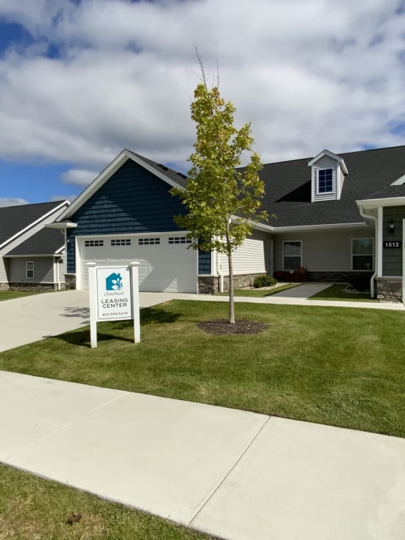 Photos and Video of Chestnut Woods in Howell, MI