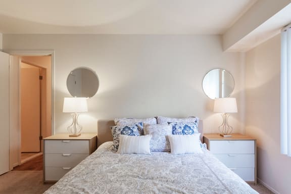 Elegant Bedroom at Bainbridge Park