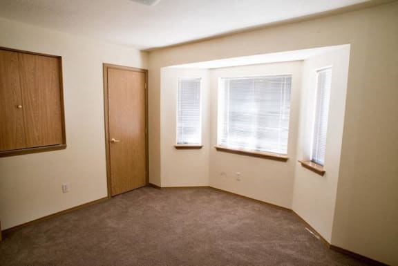 Townhomes for Rent in Portland Lorence Court Photos