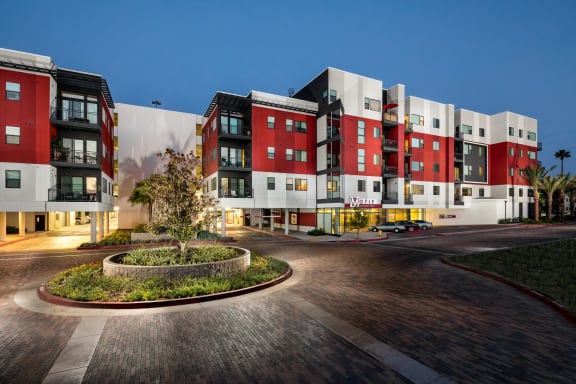 Motif Apartments For Rent in Woodland Hills, CA 91367 exterior