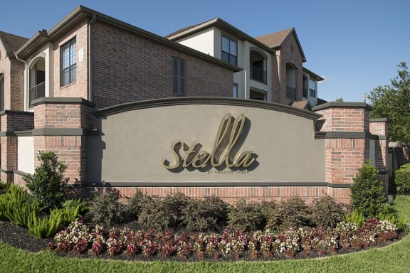 sign apartments in pearland