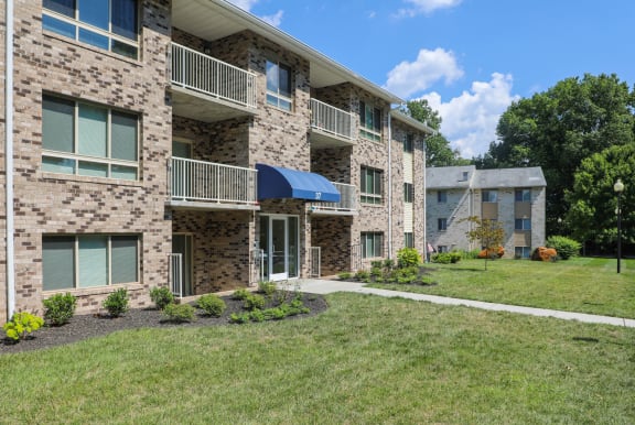 Apartments for Rent in Pikesville MD St Charles at Olde Court