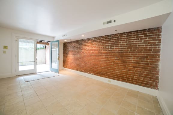 Apartments on Mass Ave Indianapolis Lockerbie Court Photos