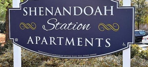 Sign at Shenandoah Station Apartments