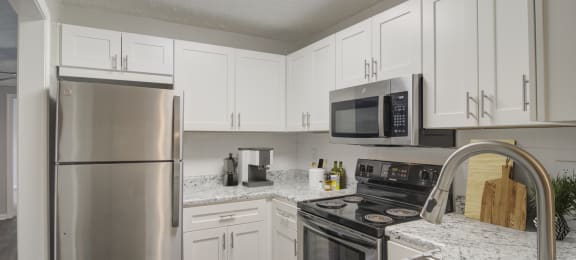 Place at Midway Douglasville GA apartment photo of gourmet kitchen