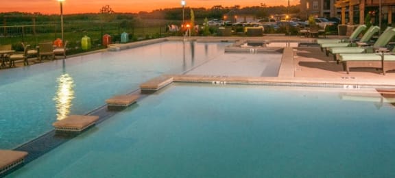 Large pool with lounge charis Waco, TX Apartments l Luxe at 1300 